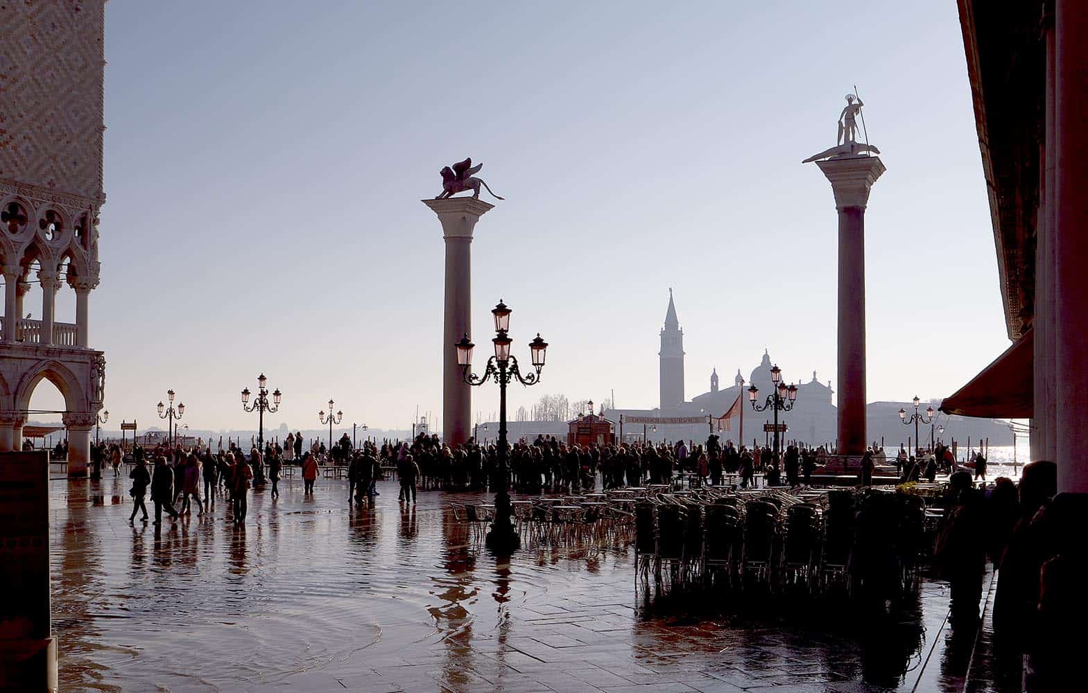 "The two columns of San Marco and San Teodoro in the Piazzetta San Marco". Venice, Italy. Ian Coulling FRPS. "Images of Venice" website.